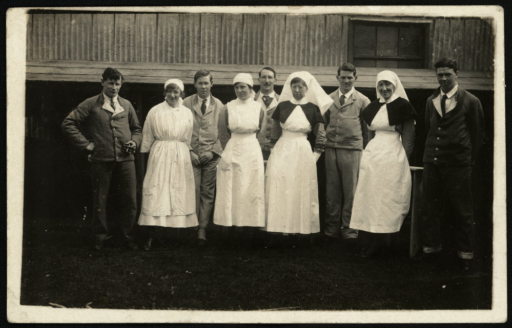 WWI Photograph Album - Medical Staff &amp; Nurses: Egypt and England [loose photo]