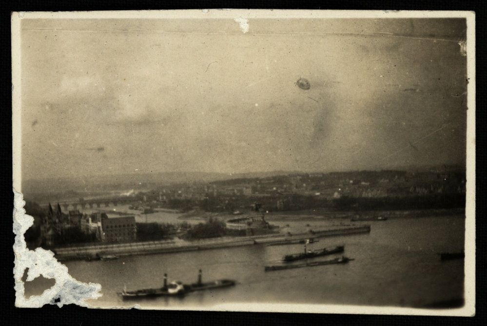 WWI Photograph Album - England [loose photo]
