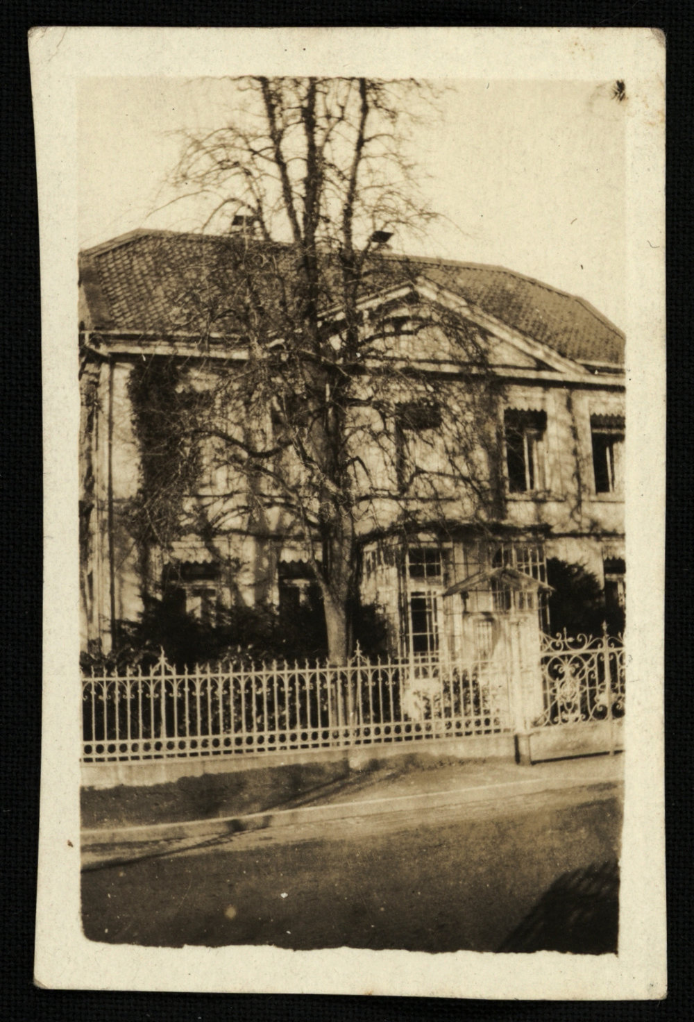 WWI Photograph Album - England [loose photo]