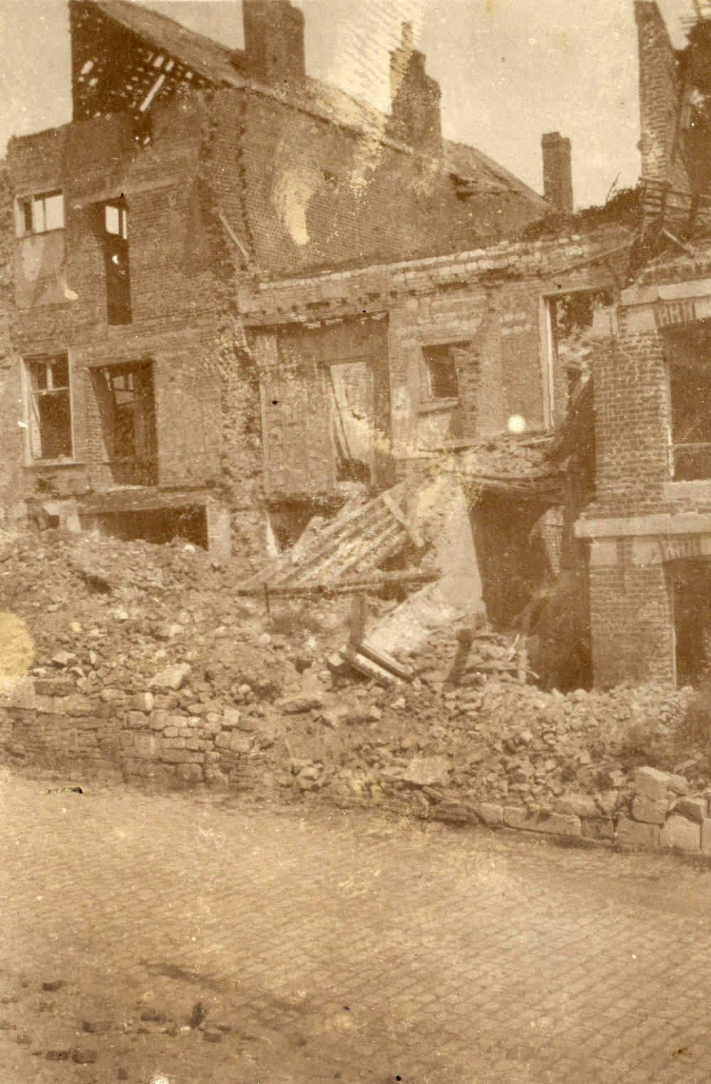 Photo from page 04 of album Photograph Album - Western Front and Post WWI