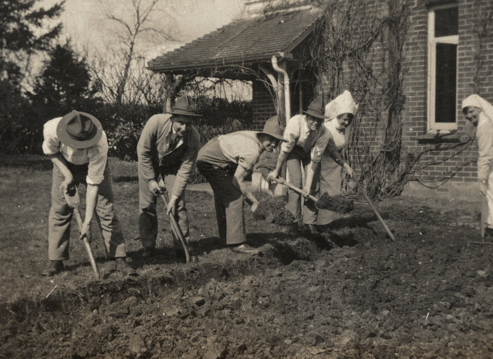 Photo from page 03 of album WWI Photograph Album  - England