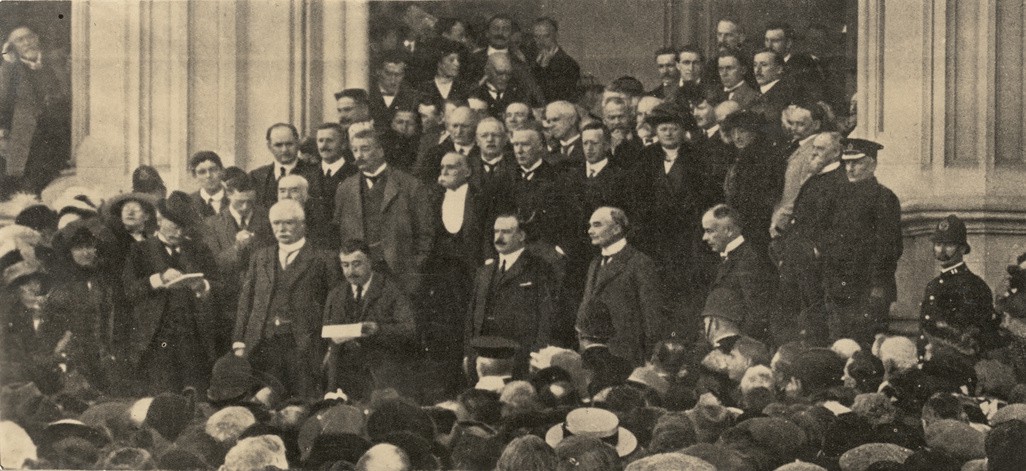 Lord Liverpool, the Governor General of New Zealand reading the Proclamation of War on the steps of Parliament, 4th August 1914. 