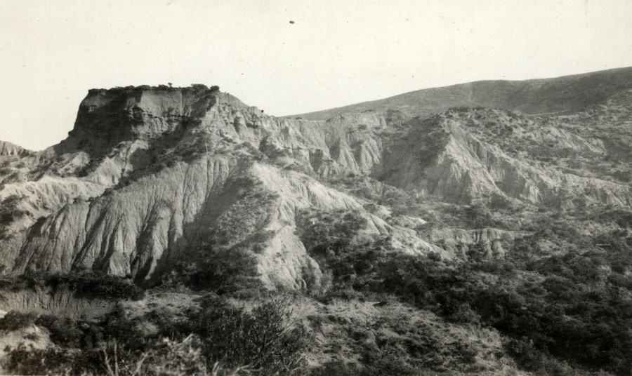 A view of Little Round Top and the ridge leading up to the intermediate position between Sari Bair and Chunuk Bair. 